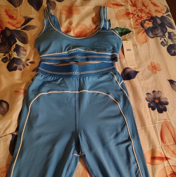 ALO Yoga Blue Leggings and Top Set - Picture 1 of 2